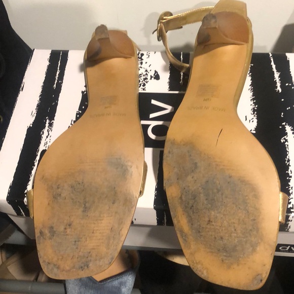 Bruno Valenti Metallic Gold Leather Sandals - Picture 5 of 7